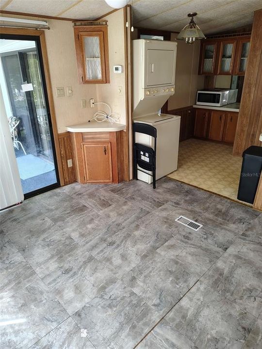 Под контрактом: $57,000 (2 спален, 1 ванн, 408 Квадратных фут)