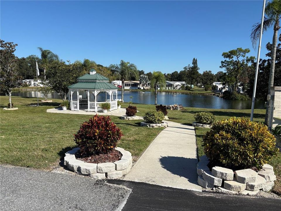 Под контрактом: $57,000 (2 спален, 1 ванн, 408 Квадратных фут)