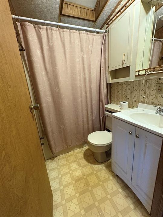 Под контрактом: $57,000 (2 спален, 1 ванн, 408 Квадратных фут)