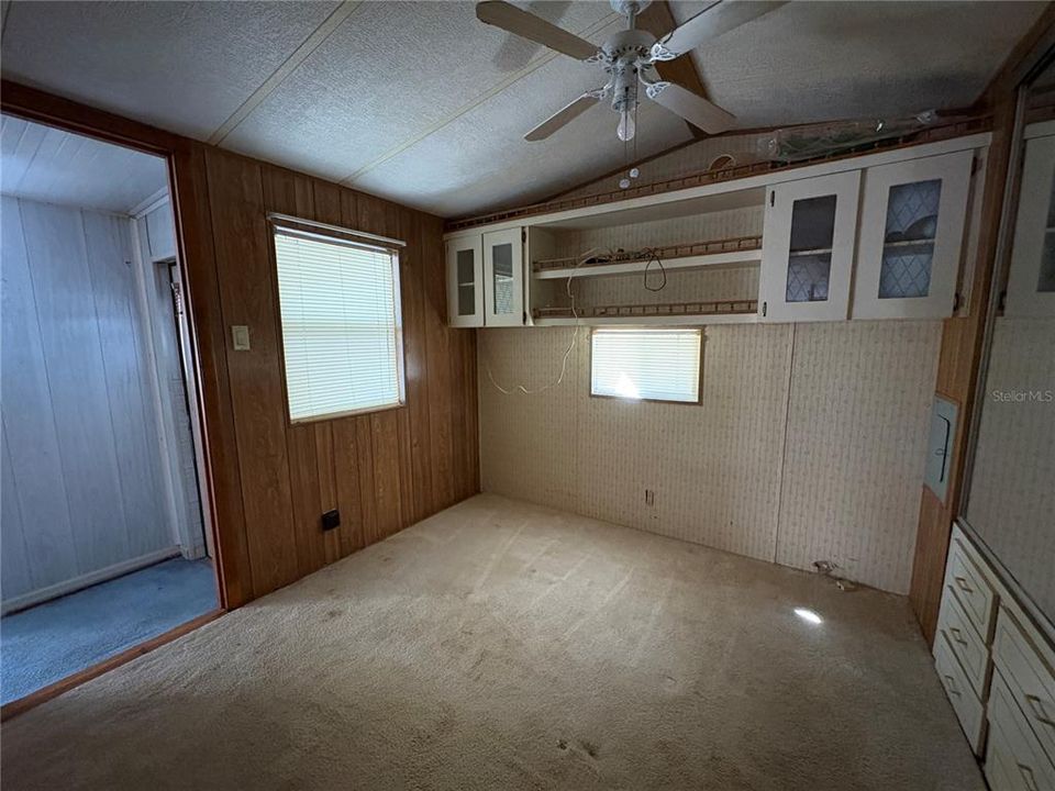 Под контрактом: $57,000 (2 спален, 1 ванн, 408 Квадратных фут)