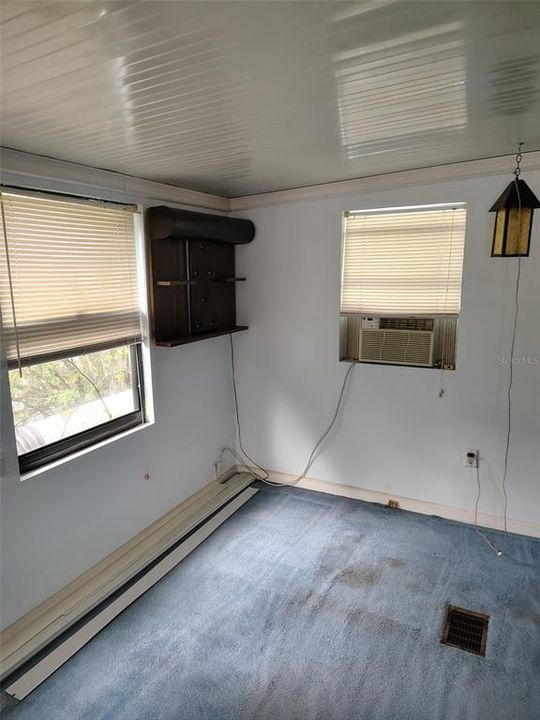 Под контрактом: $57,000 (2 спален, 1 ванн, 408 Квадратных фут)