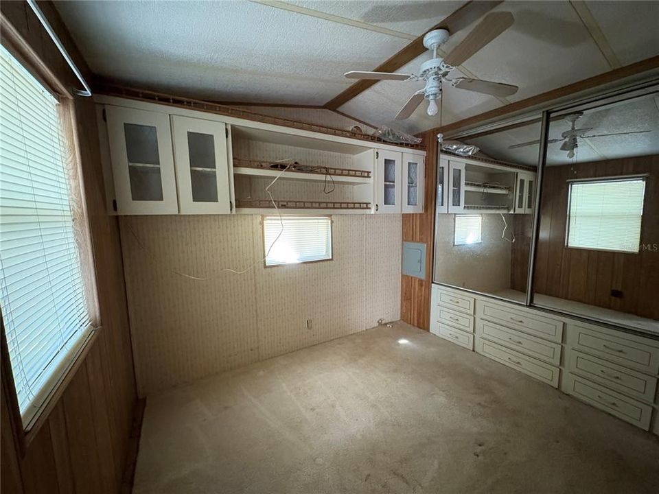 Под контрактом: $57,000 (2 спален, 1 ванн, 408 Квадратных фут)