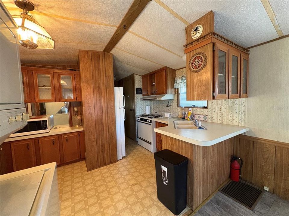 Под контрактом: $57,000 (2 спален, 1 ванн, 408 Квадратных фут)