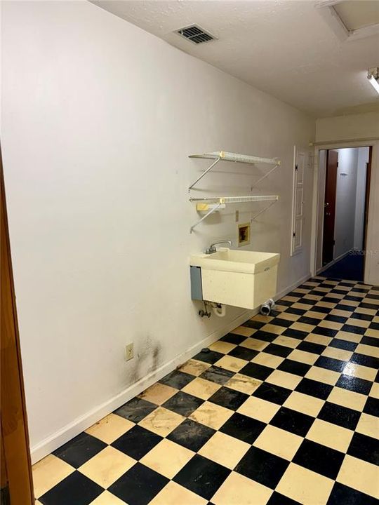 待售: $380,000 (4 贝兹, 3 浴室, 3144 平方英尺)