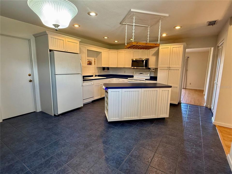 待售: $380,000 (4 贝兹, 3 浴室, 3144 平方英尺)