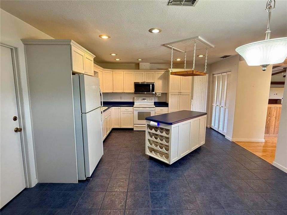 待售: $380,000 (4 贝兹, 3 浴室, 3144 平方英尺)