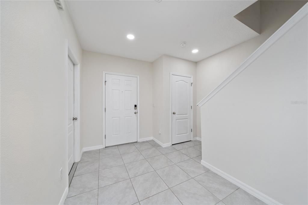 Activo con contrato: $2,300 (3 camas, 2 baños, 1530 Pies cuadrados)