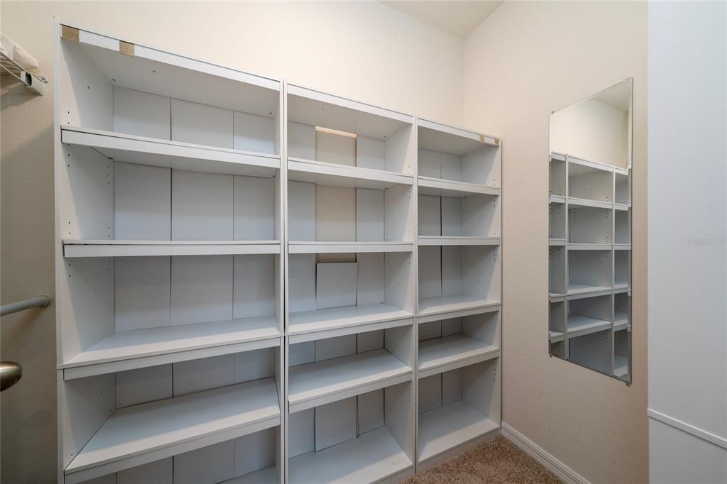 Activo con contrato: $2,300 (3 camas, 2 baños, 1530 Pies cuadrados)