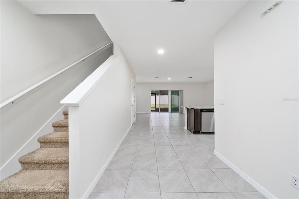 Activo con contrato: $2,300 (3 camas, 2 baños, 1530 Pies cuadrados)