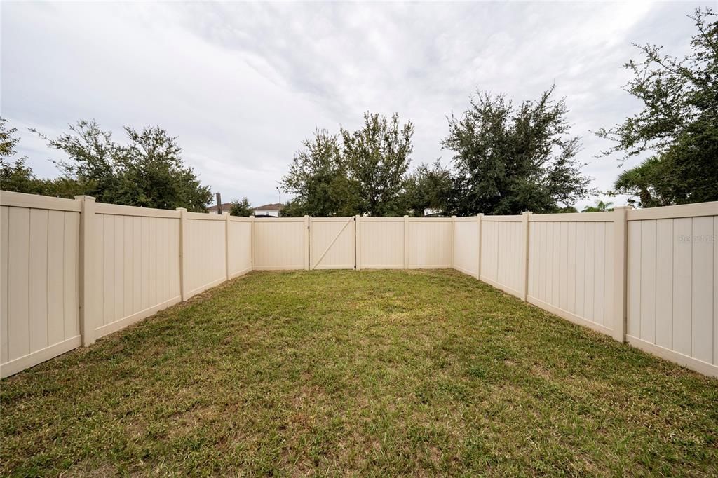 Activo con contrato: $2,300 (3 camas, 2 baños, 1530 Pies cuadrados)