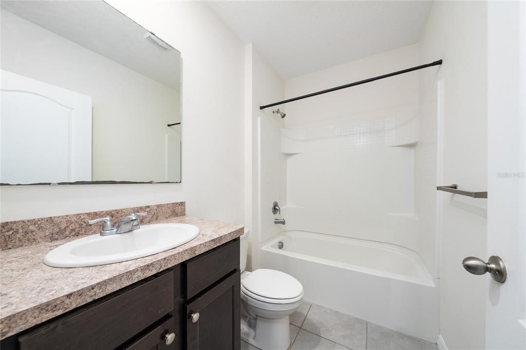 Activo con contrato: $2,300 (3 camas, 2 baños, 1530 Pies cuadrados)