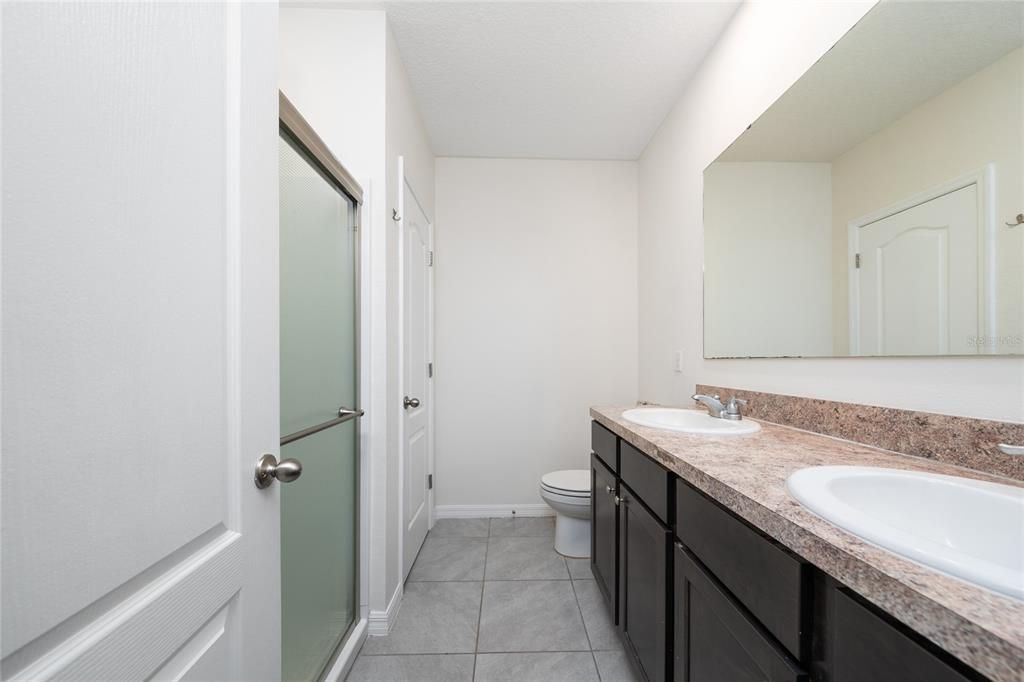 Activo con contrato: $2,300 (3 camas, 2 baños, 1530 Pies cuadrados)