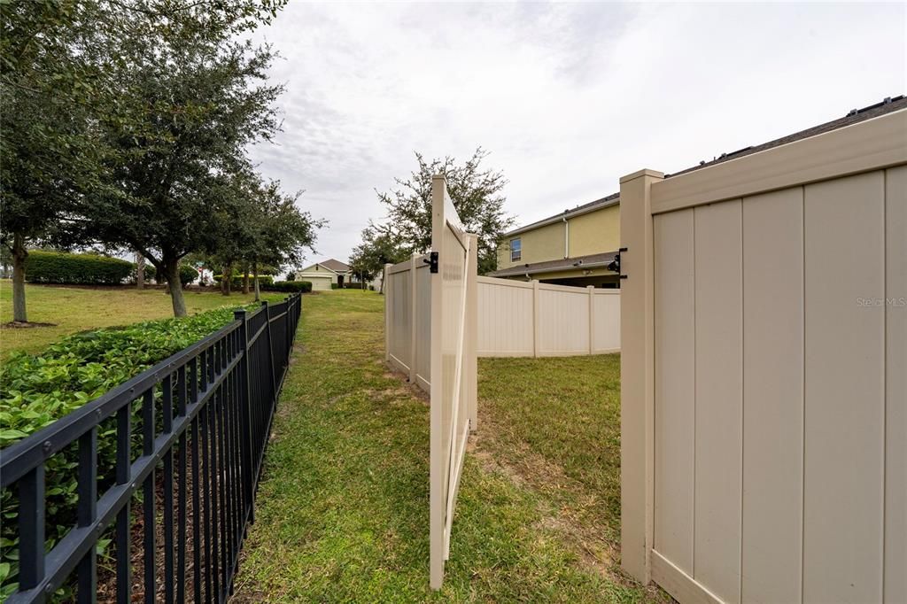 Activo con contrato: $2,300 (3 camas, 2 baños, 1530 Pies cuadrados)