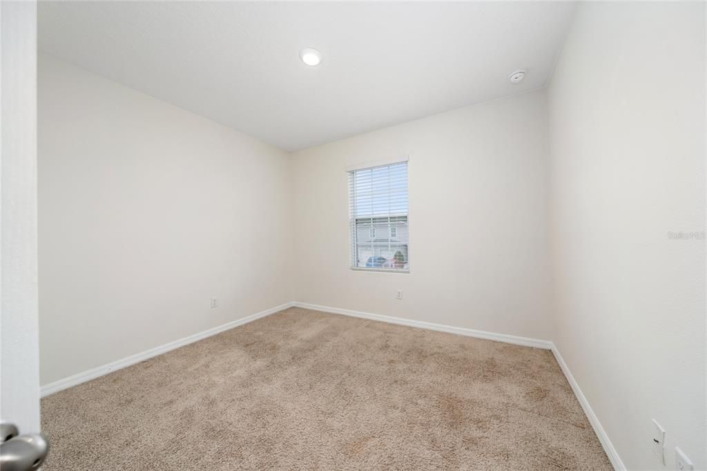 Activo con contrato: $2,300 (3 camas, 2 baños, 1530 Pies cuadrados)