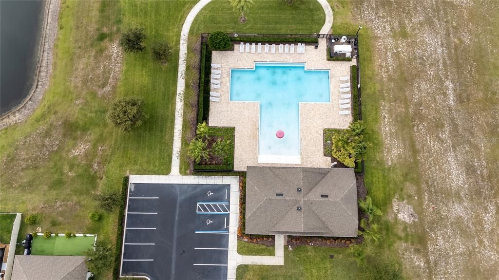 Activo con contrato: $2,300 (3 camas, 2 baños, 1530 Pies cuadrados)