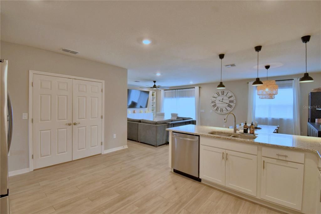 En Venta: $479,500 (5 camas, 3 baños, 3200 Pies cuadrados)