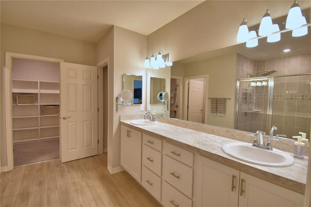 En Venta: $479,500 (5 camas, 3 baños, 3200 Pies cuadrados)