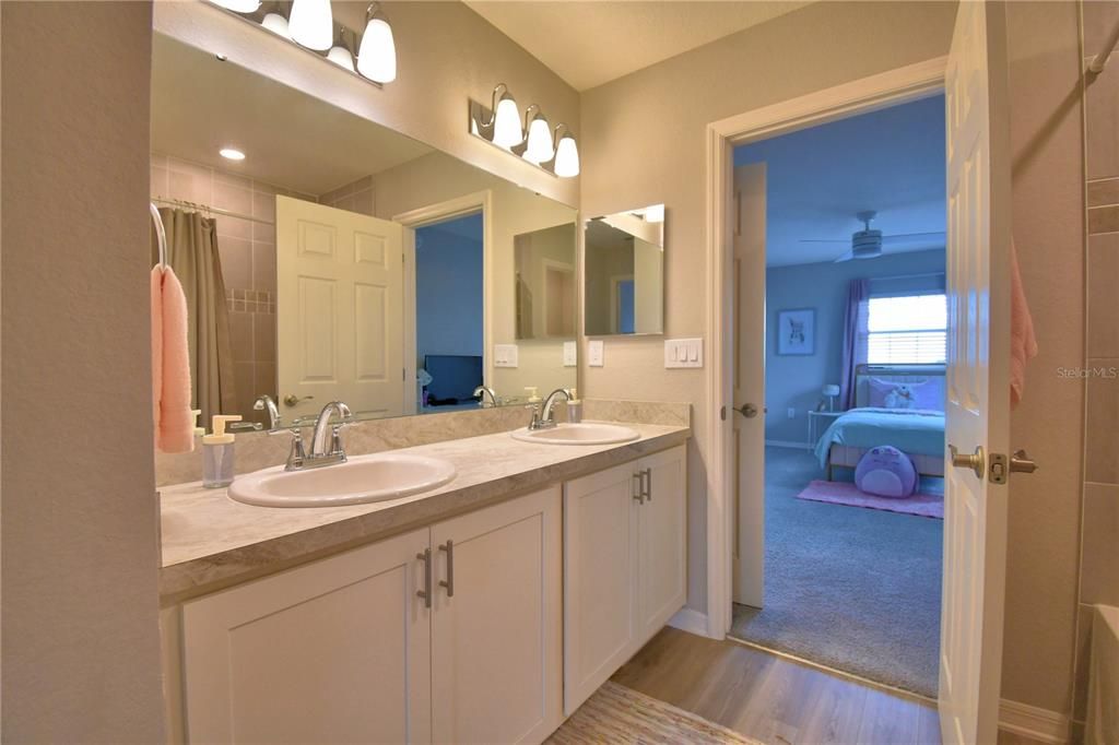 En Venta: $479,500 (5 camas, 3 baños, 3200 Pies cuadrados)