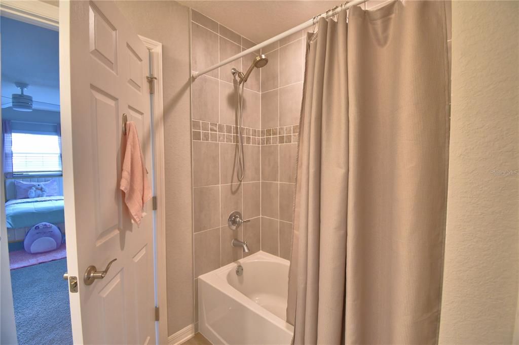 En Venta: $479,500 (5 camas, 3 baños, 3200 Pies cuadrados)