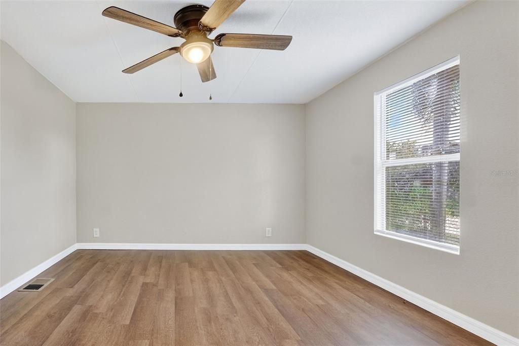 Active With Contract: $199,000 (3 beds, 2 baths, 1456 Square Feet)