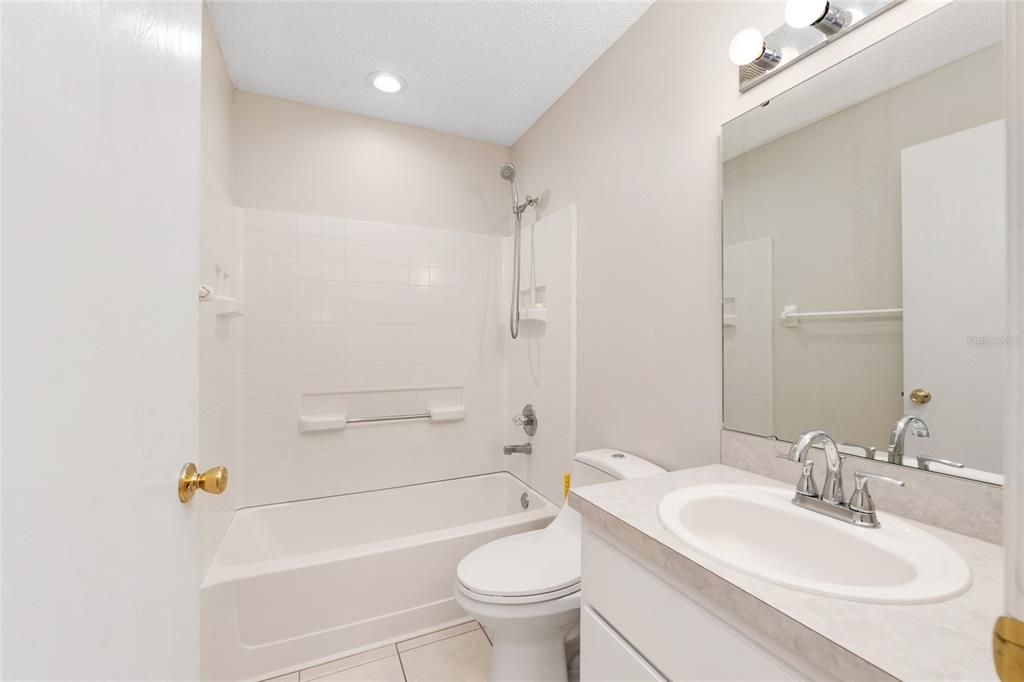 Под контрактом: $169,900 (2 спален, 2 ванн, 1414 Квадратных фут)