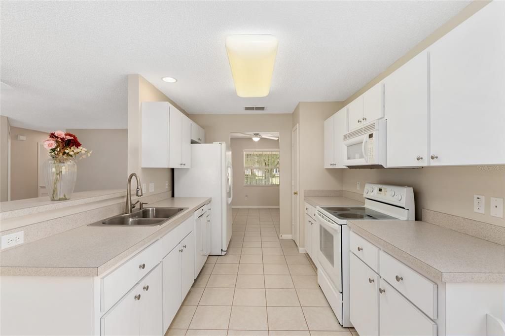 Под контрактом: $169,900 (2 спален, 2 ванн, 1414 Квадратных фут)