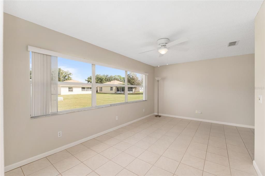 Под контрактом: $169,900 (2 спален, 2 ванн, 1414 Квадратных фут)