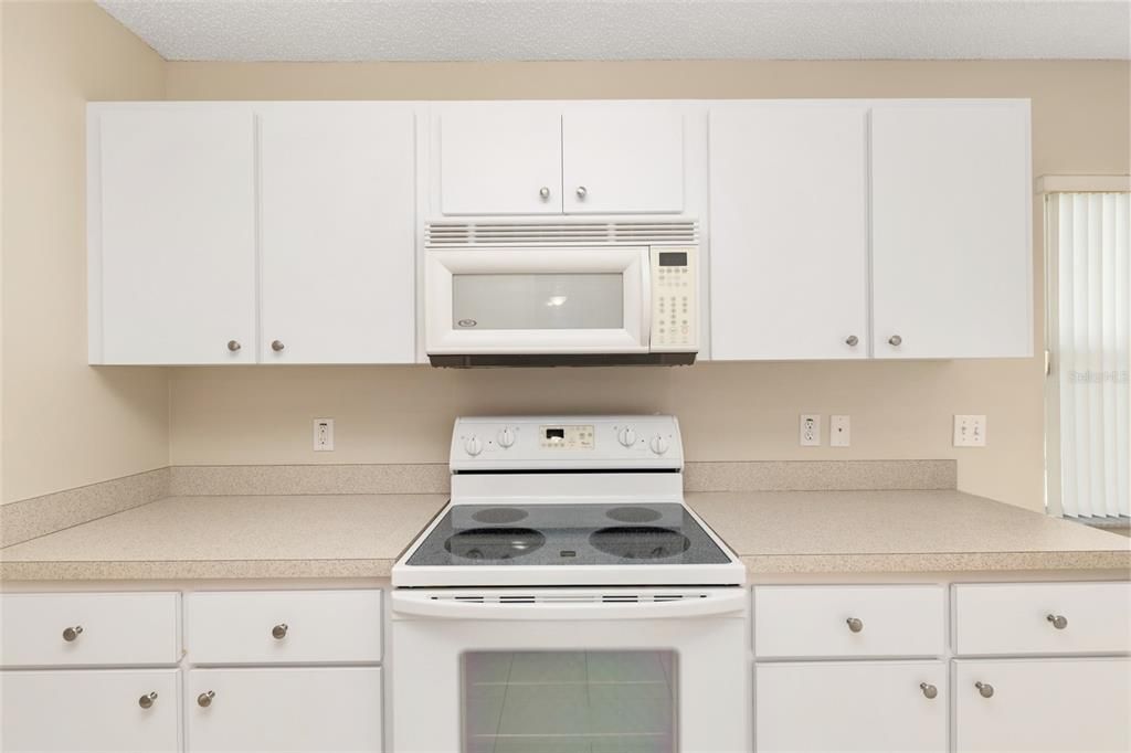 Под контрактом: $169,900 (2 спален, 2 ванн, 1414 Квадратных фут)