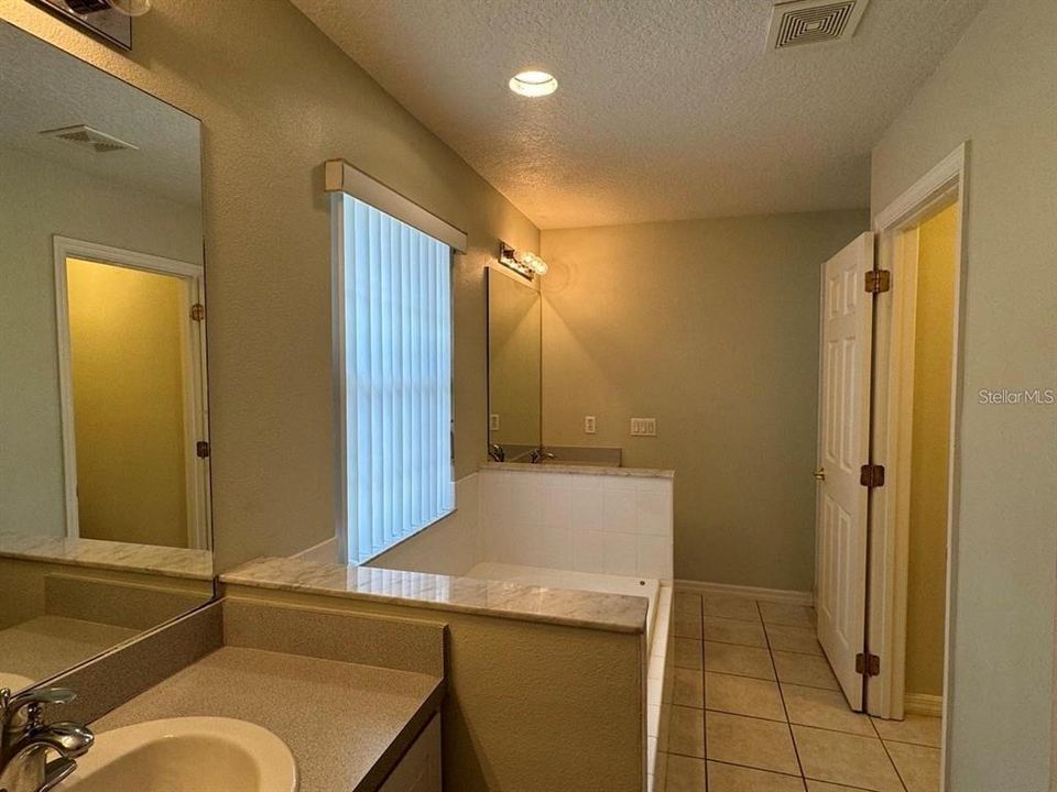 For Sale: $325,000 (3 beds, 2 baths, 2477 Square Feet)