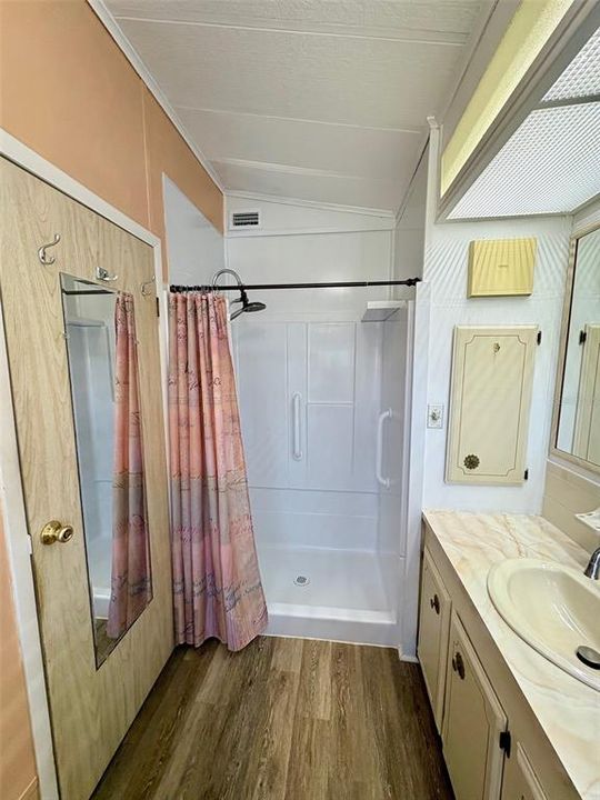 待售: $165,000 (2 贝兹, 2 浴室, 1248 平方英尺)