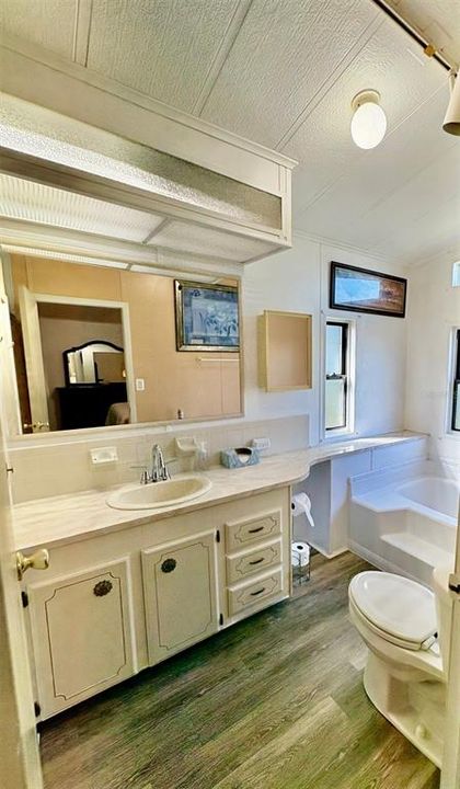 待售: $165,000 (2 贝兹, 2 浴室, 1248 平方英尺)