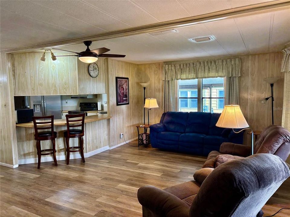 待售: $165,000 (2 贝兹, 2 浴室, 1248 平方英尺)