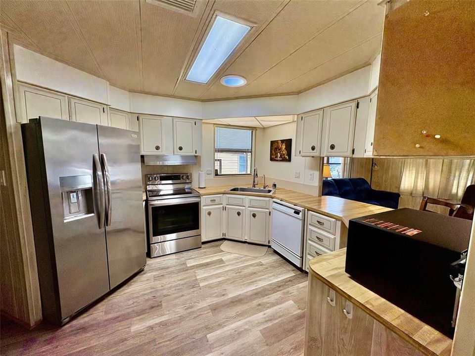 待售: $165,000 (2 贝兹, 2 浴室, 1248 平方英尺)