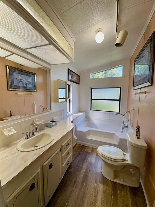 待售: $165,000 (2 贝兹, 2 浴室, 1248 平方英尺)