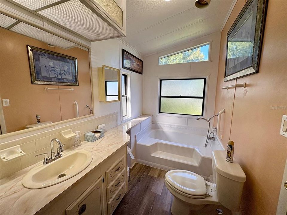 待售: $165,000 (2 贝兹, 2 浴室, 1248 平方英尺)