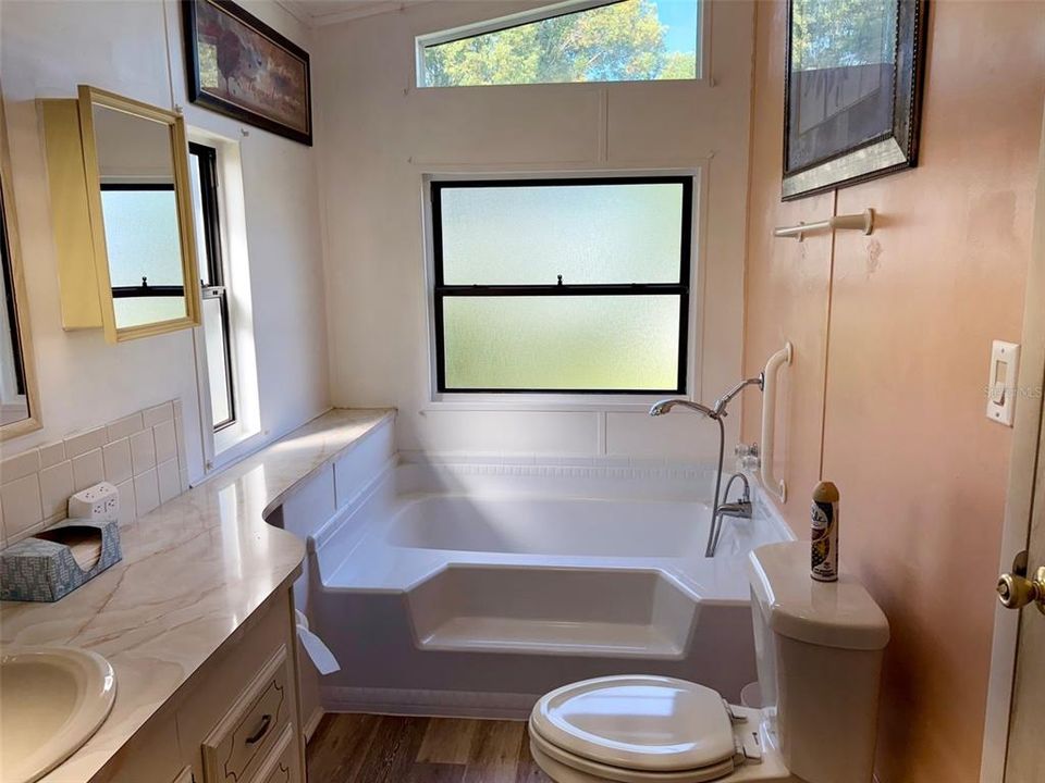 待售: $165,000 (2 贝兹, 2 浴室, 1248 平方英尺)