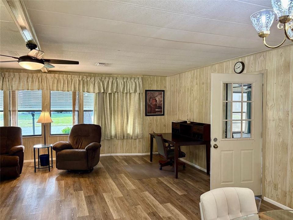 待售: $165,000 (2 贝兹, 2 浴室, 1248 平方英尺)