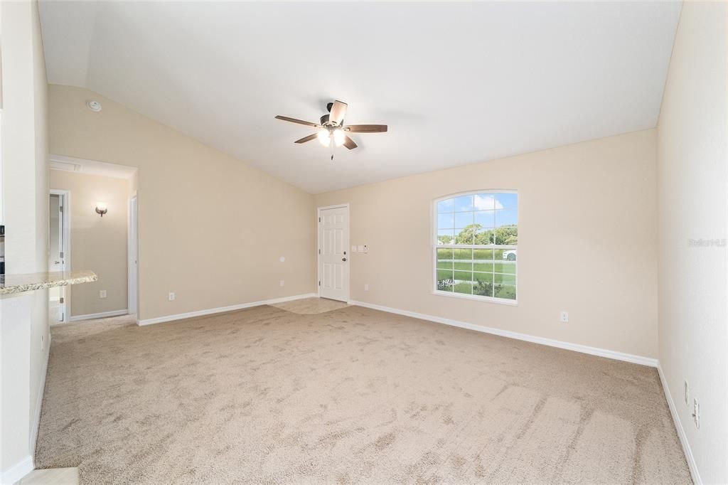 В аренду: $1,800 (3 спален, 2 ванн, 1282 Квадратных фут)