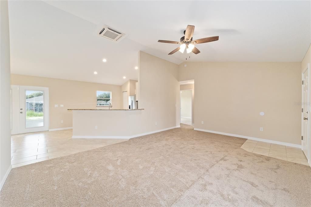 В аренду: $1,800 (3 спален, 2 ванн, 1282 Квадратных фут)