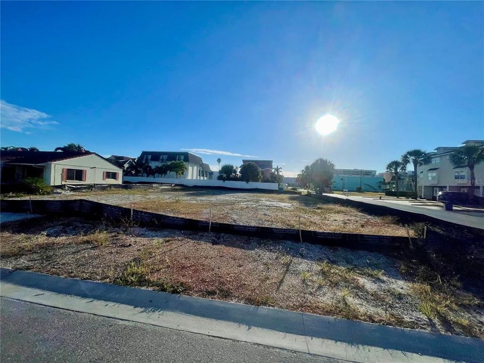 For Sale: $650,000 (0.18 acres)