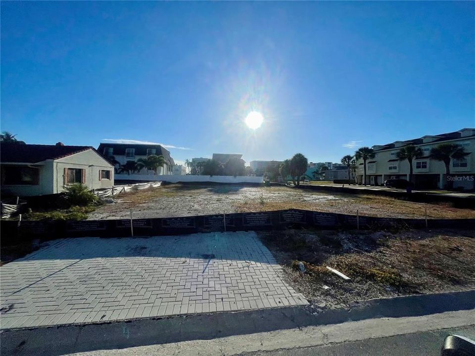 For Sale: $650,000 (0.18 acres)