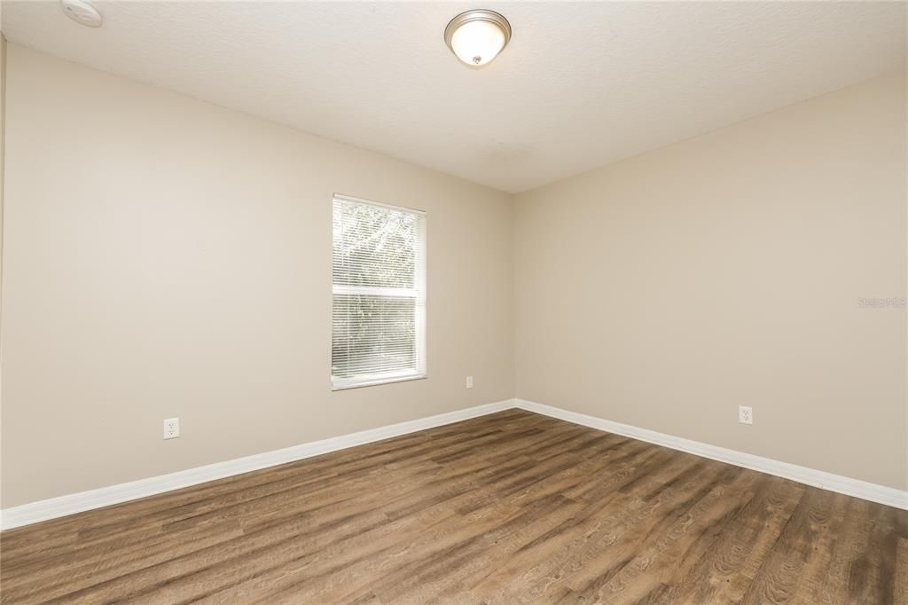 合同活跃: $244,000 (3 贝兹, 2 浴室, 1366 平方英尺)