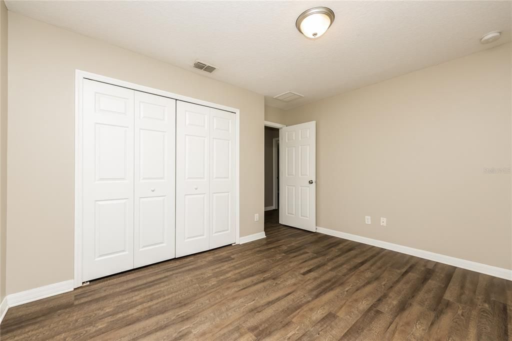 合同活跃: $244,000 (3 贝兹, 2 浴室, 1366 平方英尺)