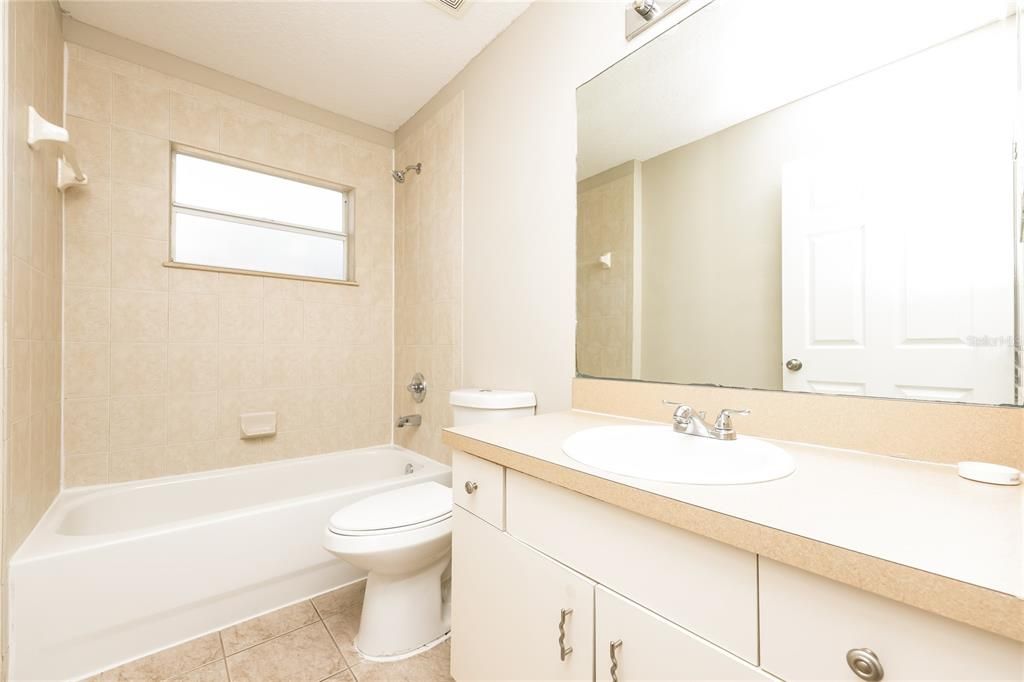 合同活跃: $244,000 (3 贝兹, 2 浴室, 1366 平方英尺)