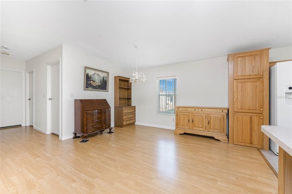 待售: $143,000 (2 贝兹, 2 浴室, 1413 平方英尺)