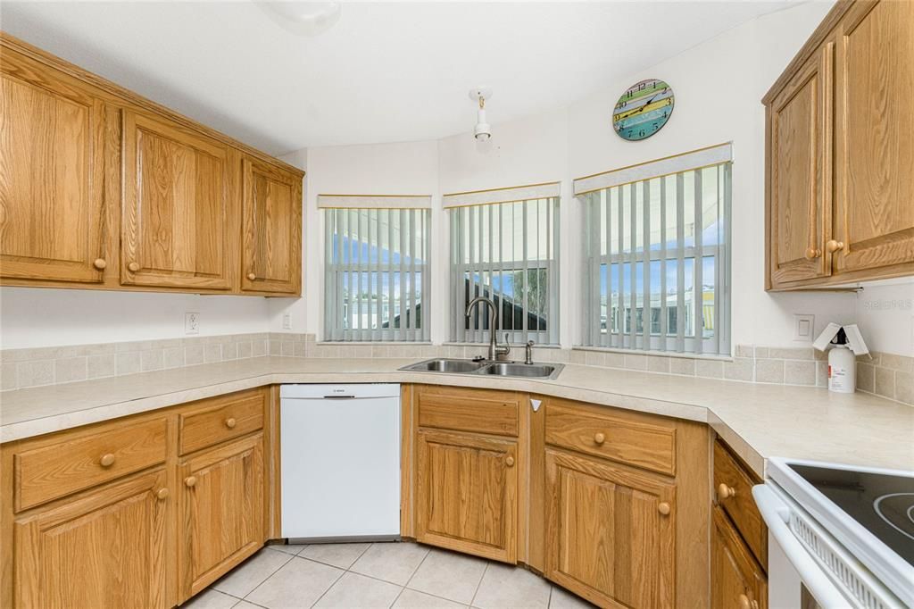 待售: $143,000 (2 贝兹, 2 浴室, 1413 平方英尺)