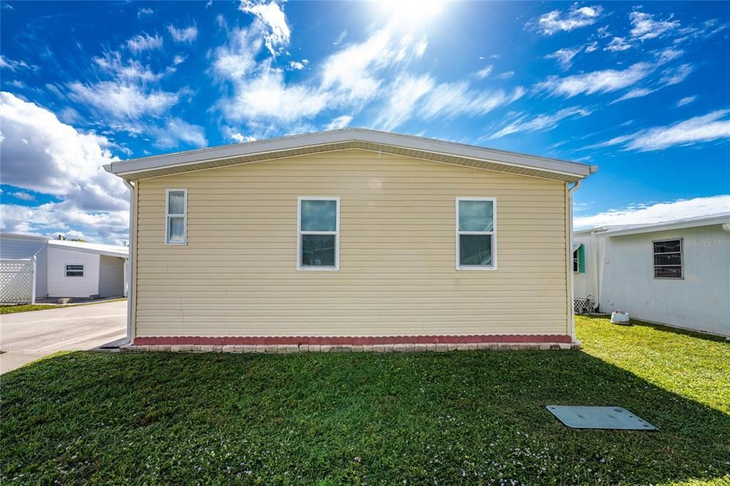 待售: $143,000 (2 贝兹, 2 浴室, 1413 平方英尺)