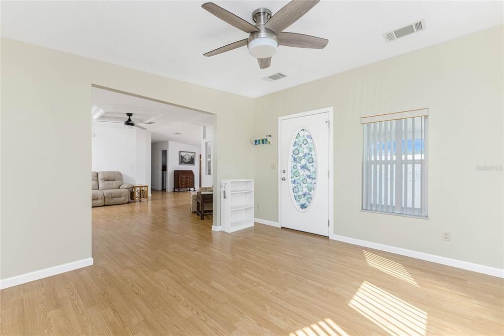 待售: $143,000 (2 贝兹, 2 浴室, 1413 平方英尺)