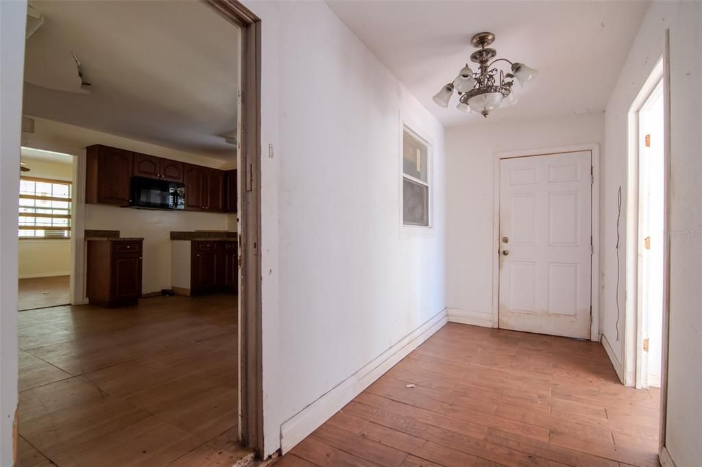 Active With Contract: $329,000 (3 beds, 1 baths, 1744 Square Feet)