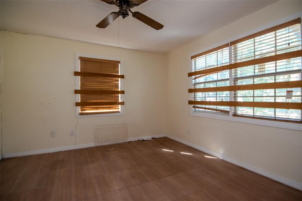 Active With Contract: $329,000 (3 beds, 1 baths, 1744 Square Feet)